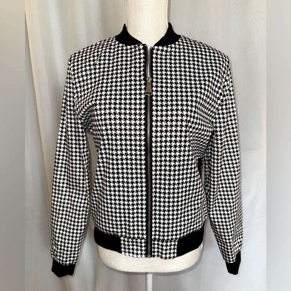 Zeagoo Black and White Houndstooth Women's bomber Jacket. Size Medium. EUC